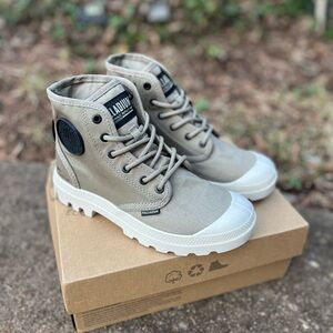🆕 Palladium Pampa Hightop Dune color Boots Size 6 women’s 9.5 men